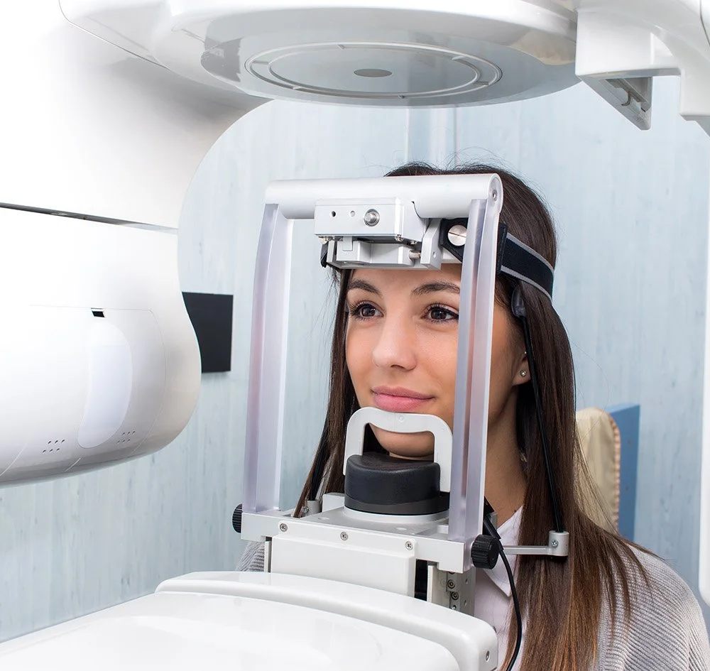 Patient getting CT scan for dental implant planning // เปรียบเทียบการทำรากฟันเทียมที่โรงพยาบาลและคลินิกเฉพาะทาง GDC